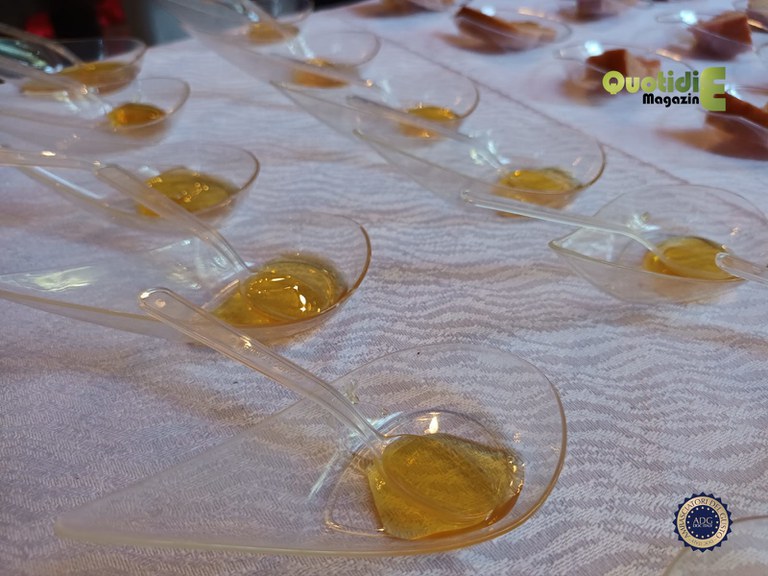Degustazione con abbinamento di pane e miele dell'Apicoltura Gervasini